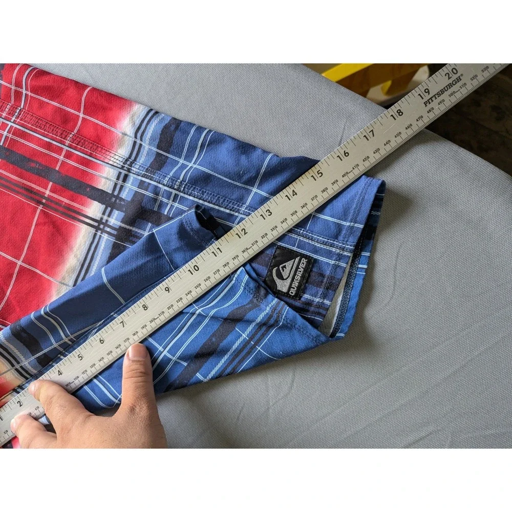 Quicksilver Cypher Wonderland Men Size 36-38 Red white navy blue Board Shorts